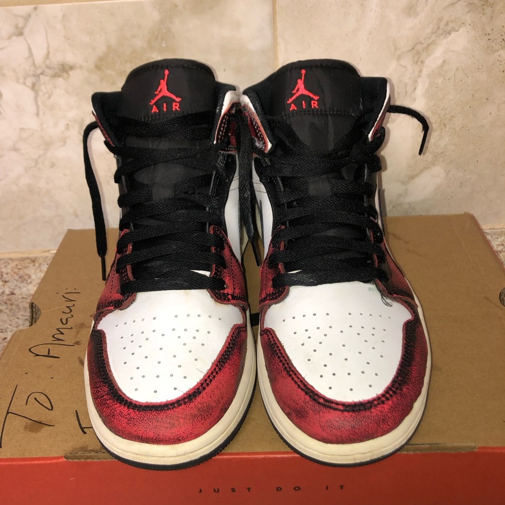 Nike Air Jordan 1 Mid Wear-Away - Picture 5 of 5